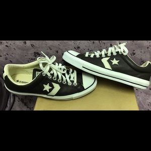 Converse Women’s sz 10 // Men’s sz 8